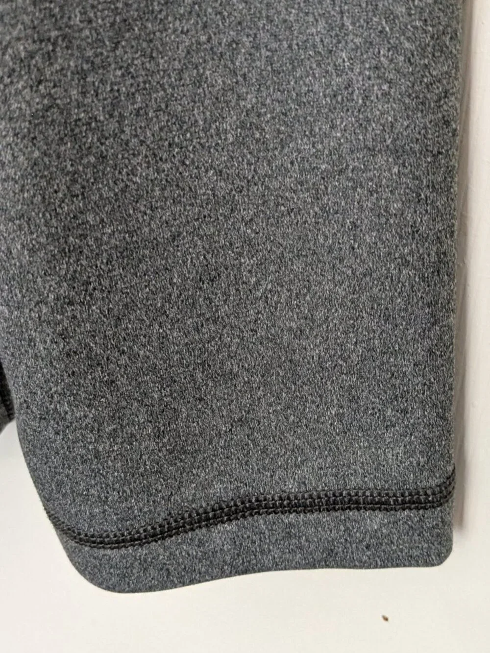 The North Face Long Sleeve 1/4 Zip Pullover Gray Men's Size  Large .
